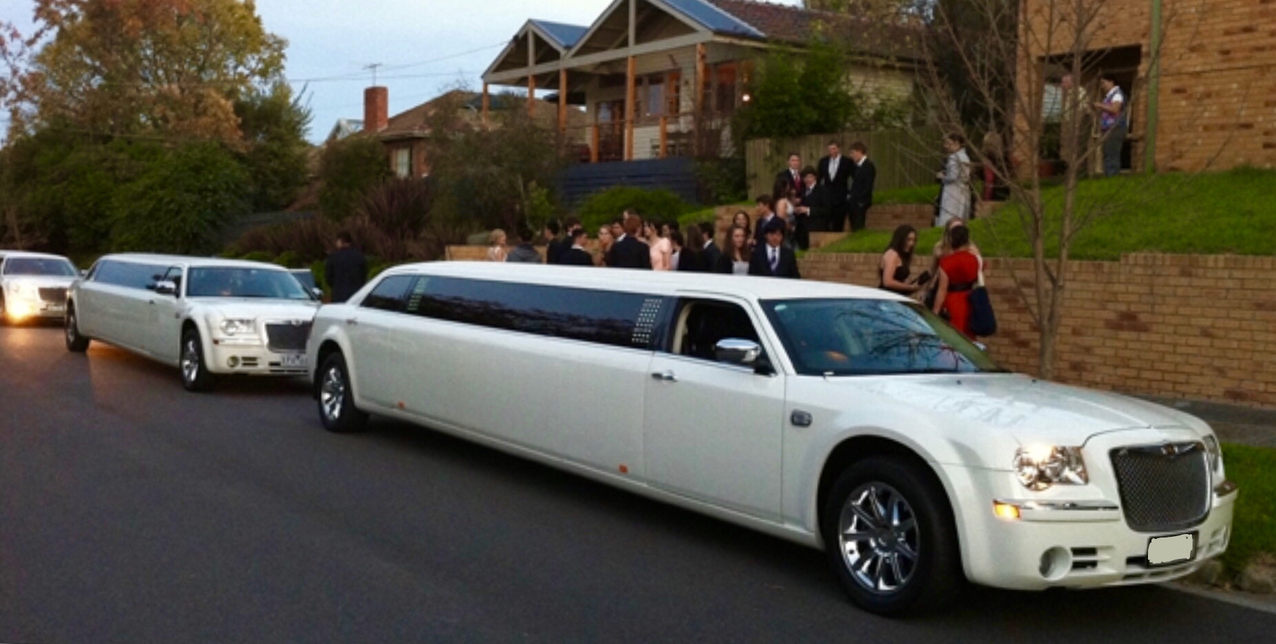 Золотой лимузин на свадьбу